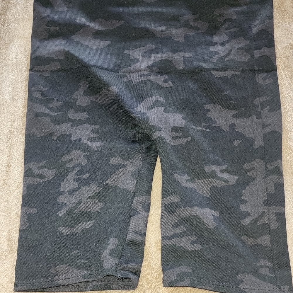 SPANX Black & Charcoal Camo Athletic Bike Shorts